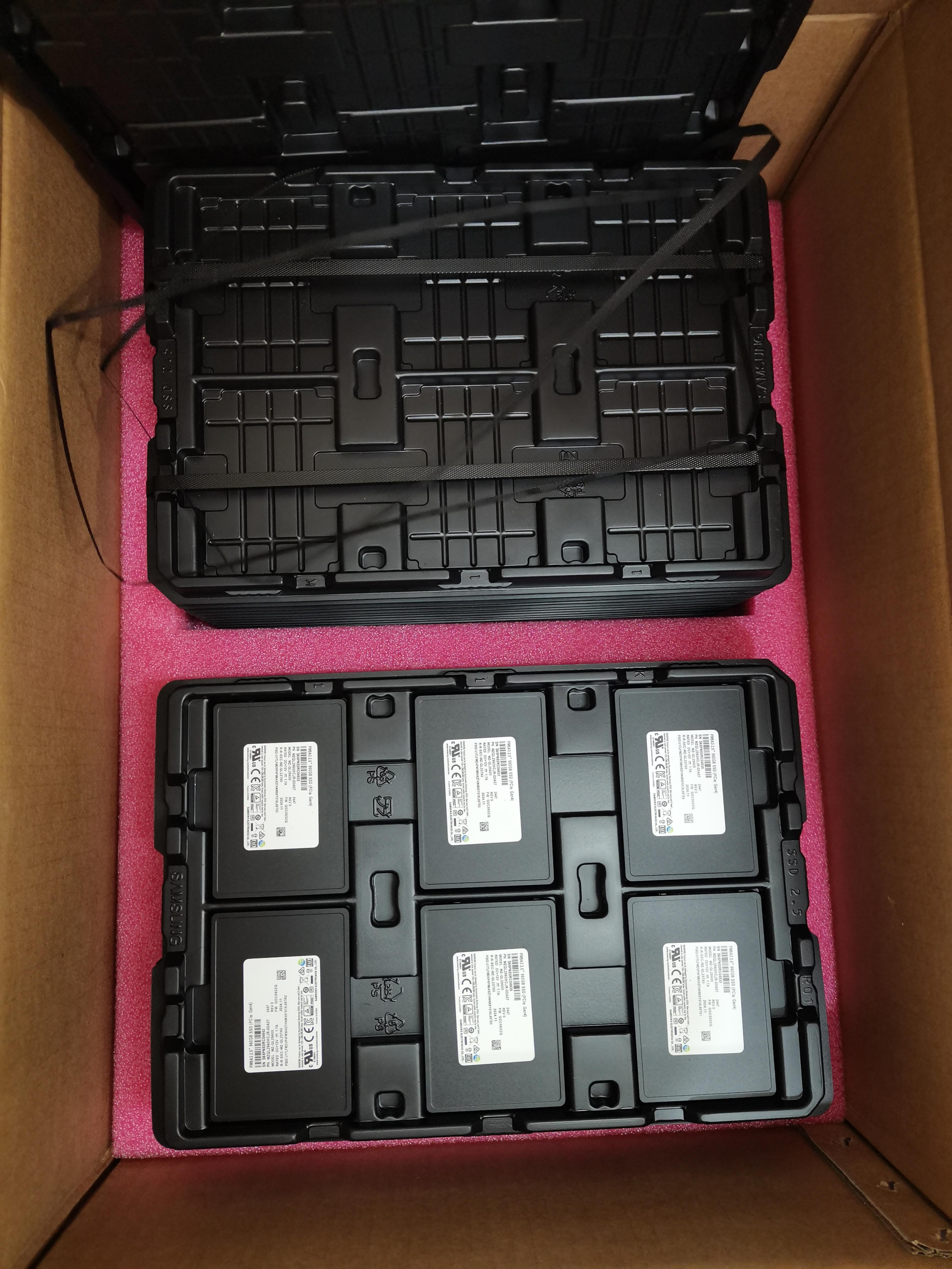 SamSung MZQL2960HCJR-00A07